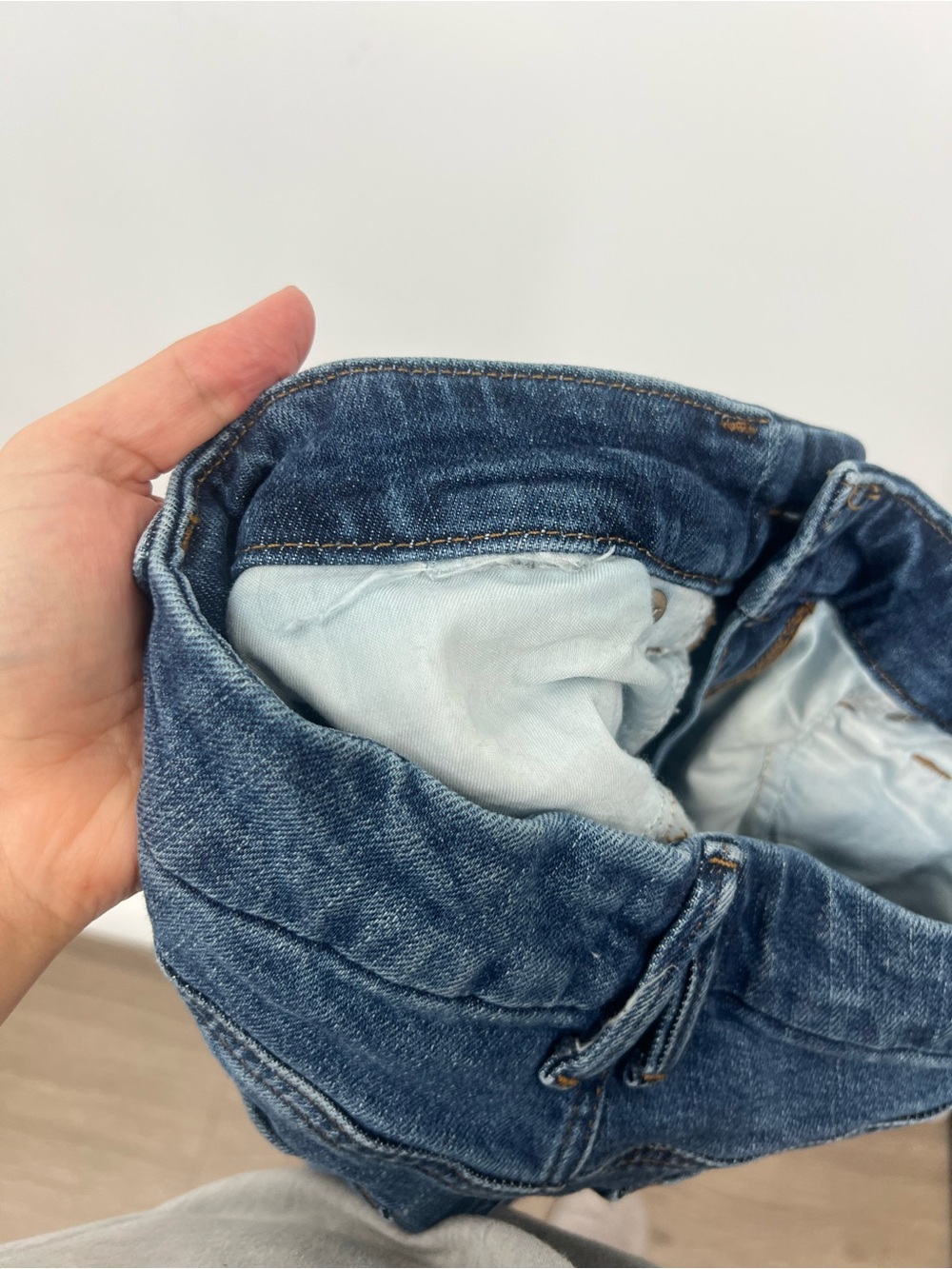 Good American High Rise Cropped Mini Bootcut Jeans - Picture 7 of 7